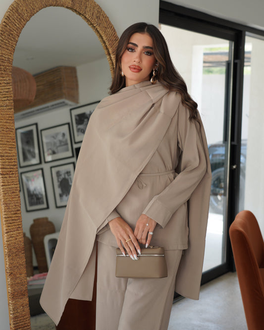 عبايات عملية وأنيقة تناسب بيئة العمل في الإمارات