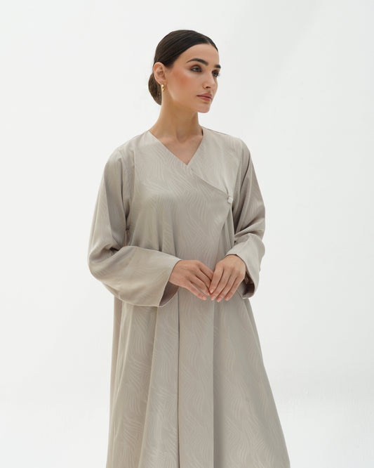 ما هي العباية ؟ مزيج مثالي بين الحشمة والأناقة