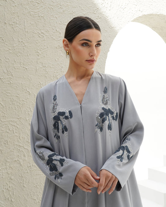 أنواع عباءات السيدات: دليلكِ الشامل مع إليتا