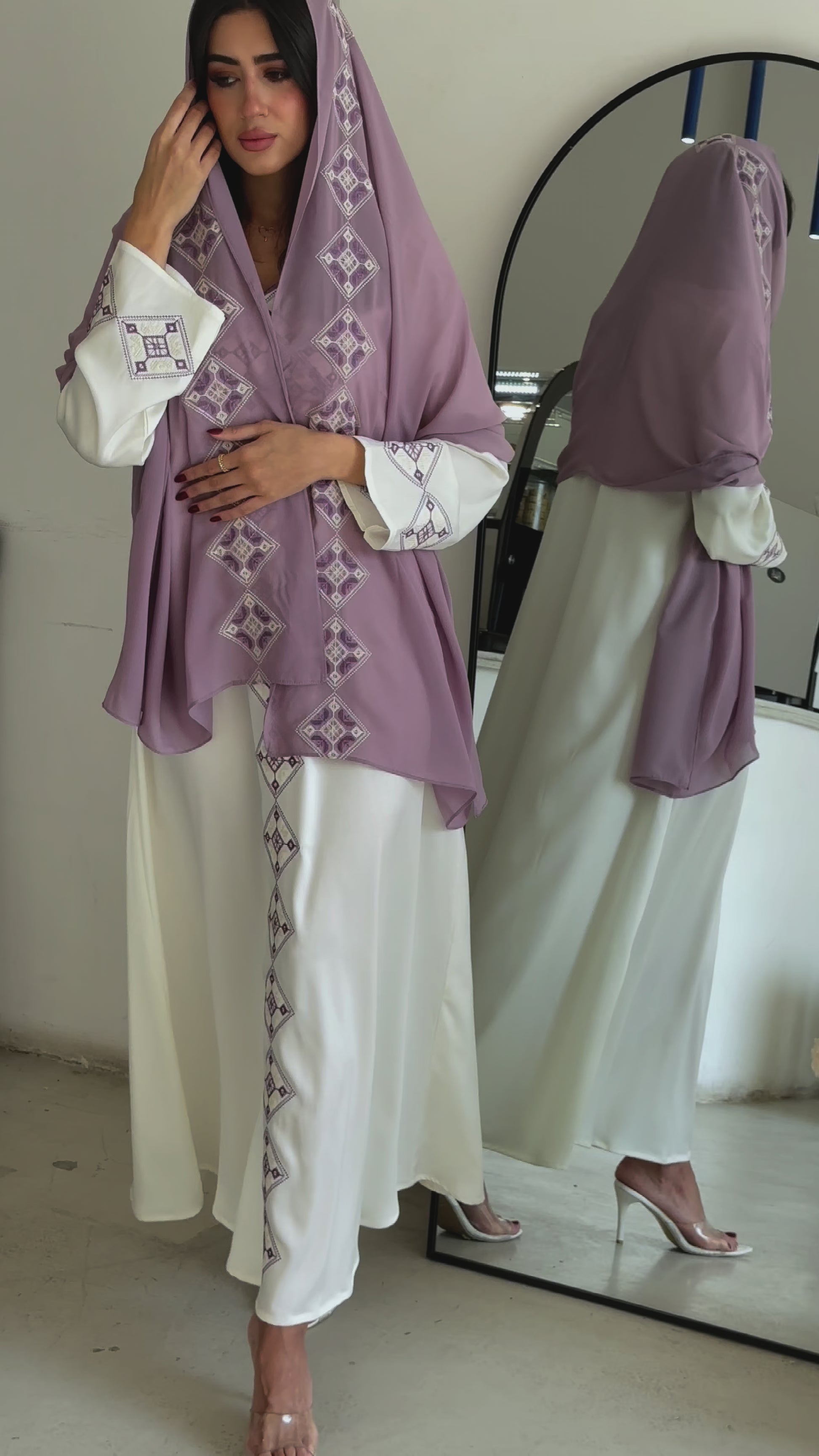 Vintage White Kaftan Abaya