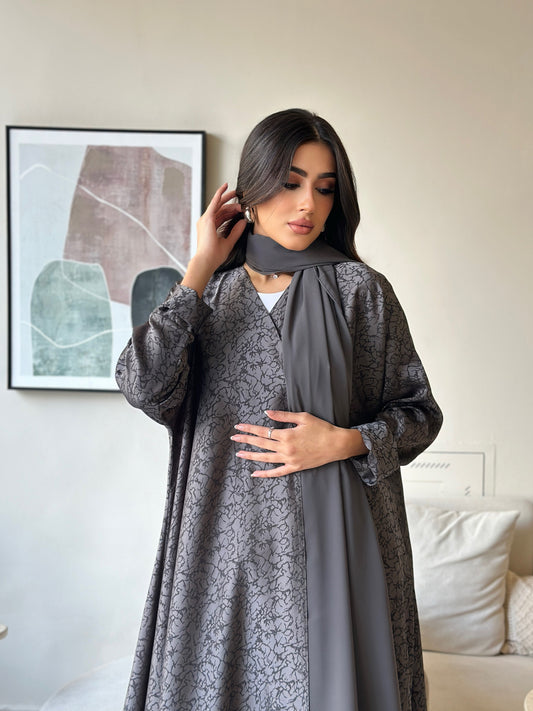 Introducing our Dimond&nbsp;Bahraini-cut Abaya, featuring a sophisticated half-bisht design and crafted from luxurious soft jacquard silk