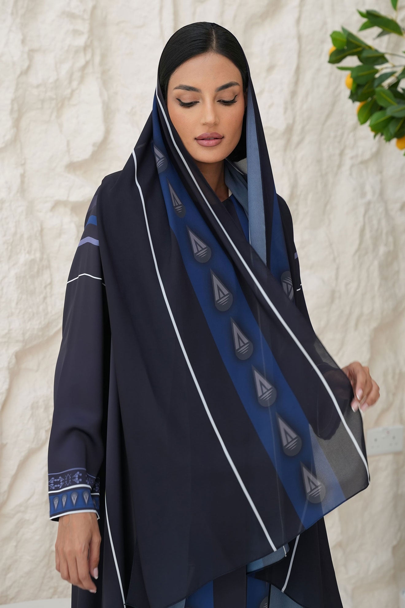 SELYRA Black Abaya