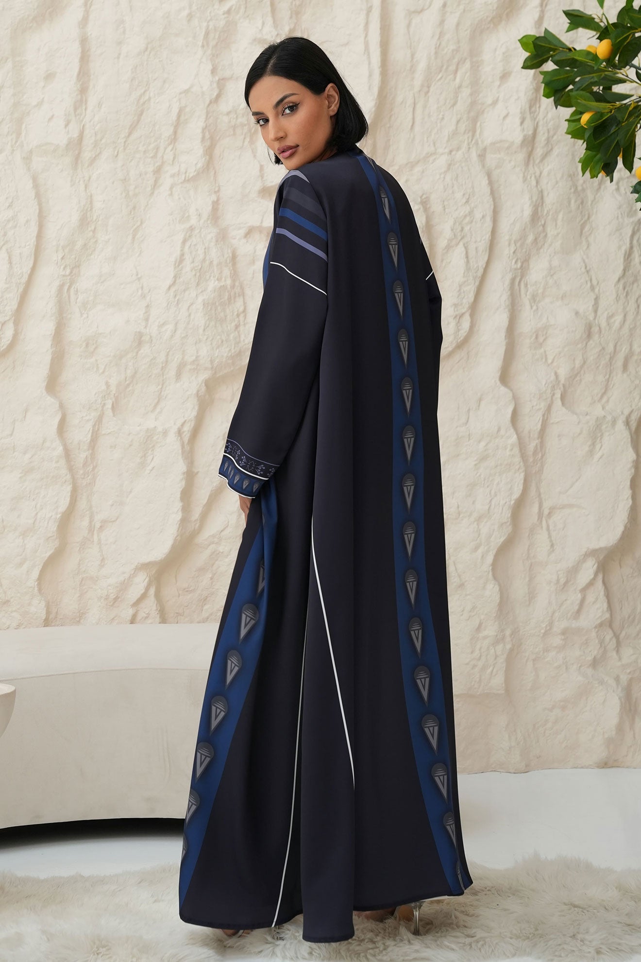 SELYRA Black Abaya