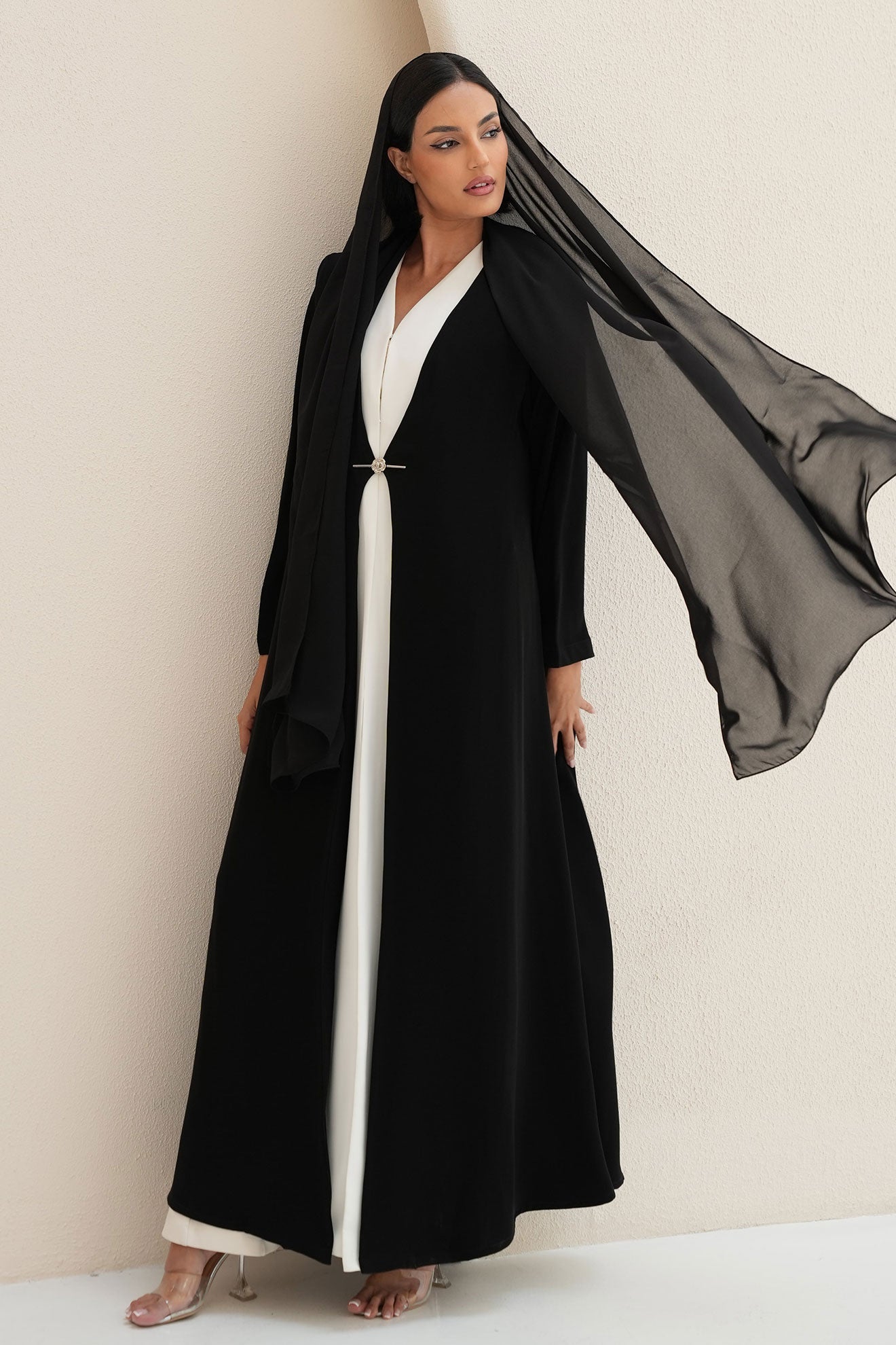 VENLY Black Abaya