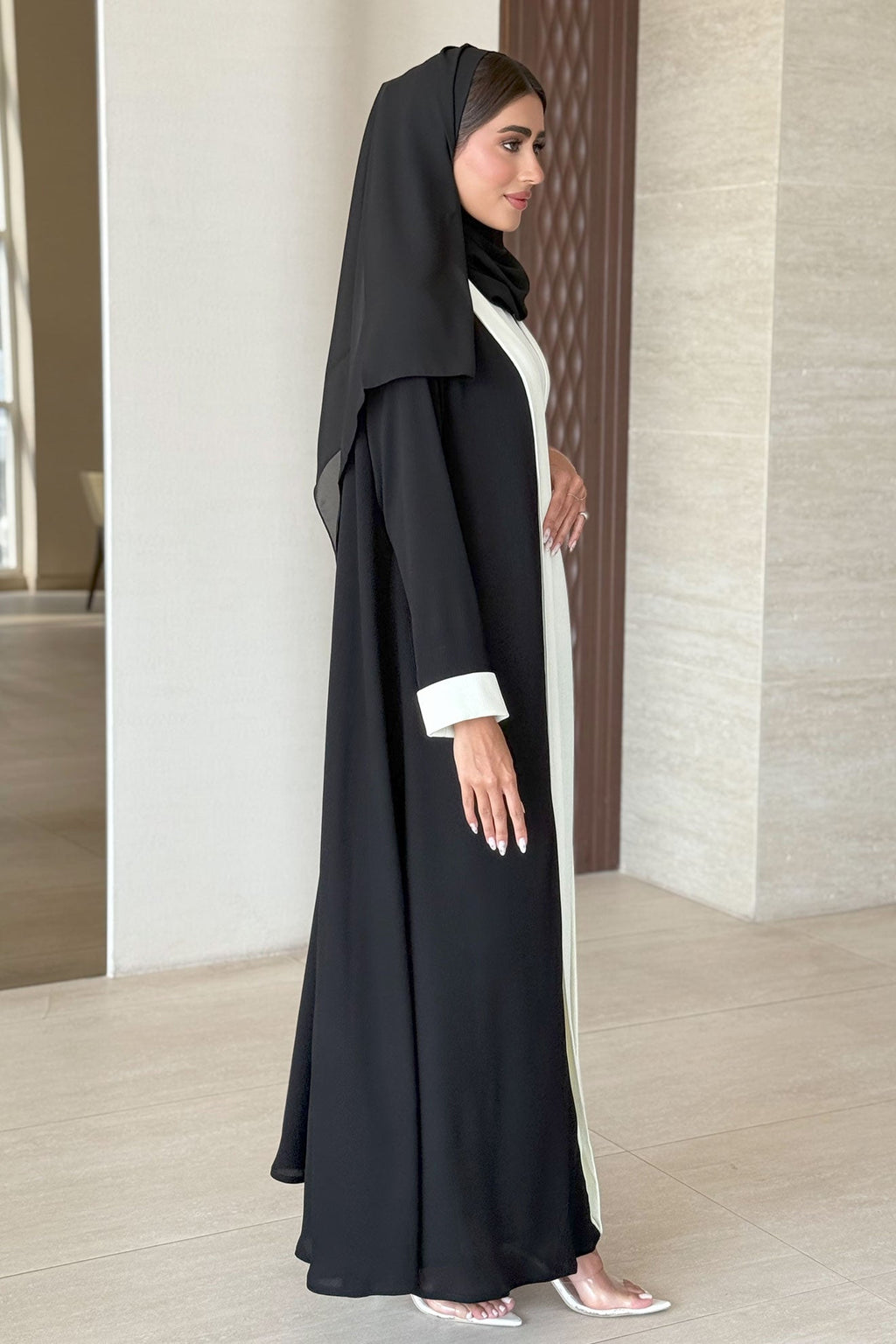 Encanto Black Abaya