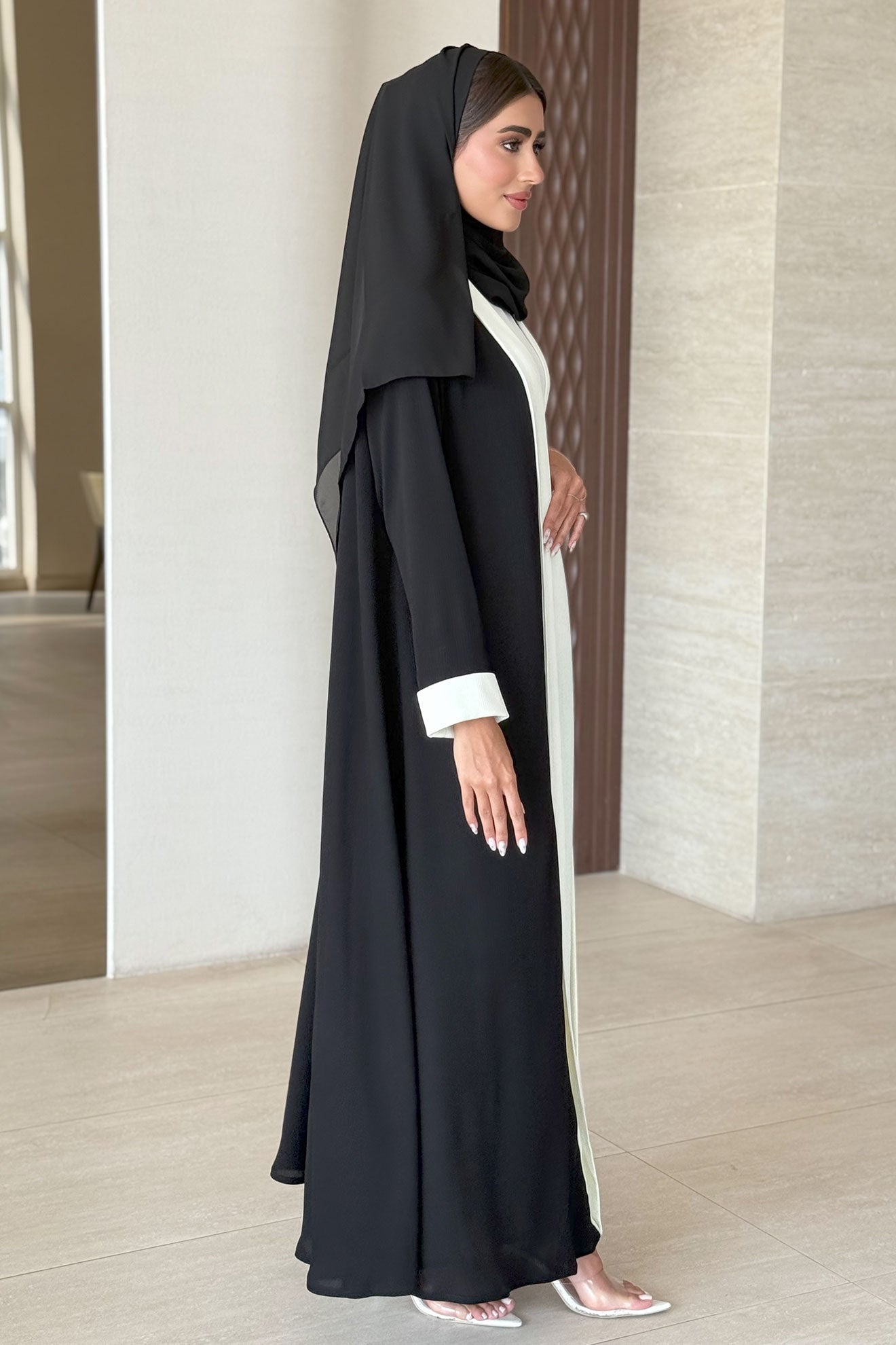 Encanto Black Abaya
