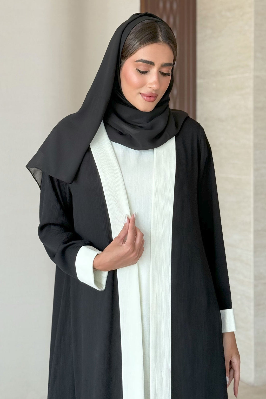 Encanto Black Abaya