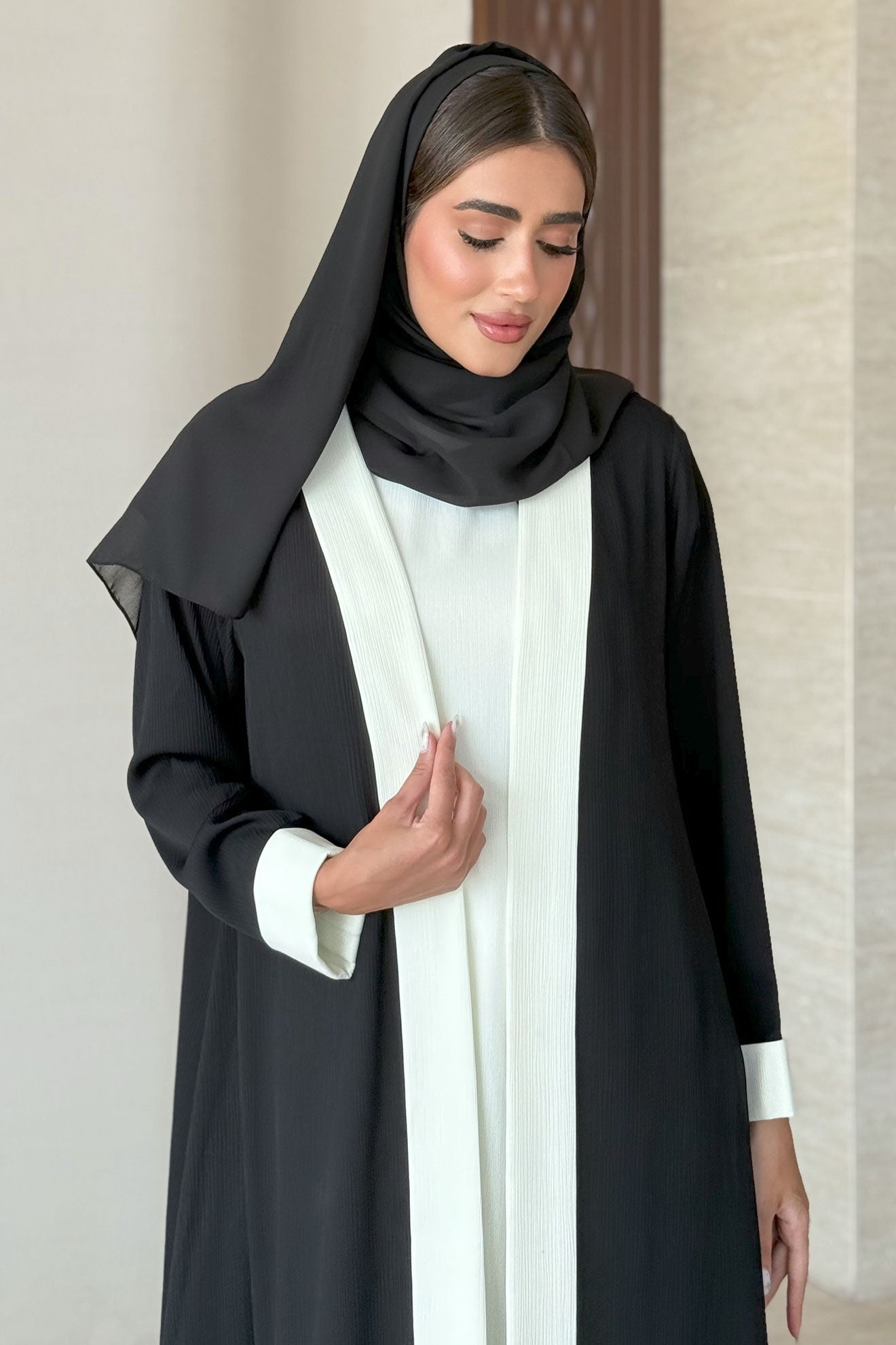 Encanto Black Abaya