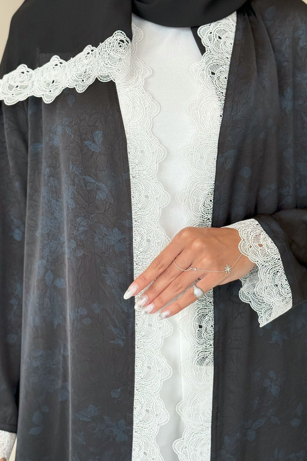 Rosa Navy Abaya