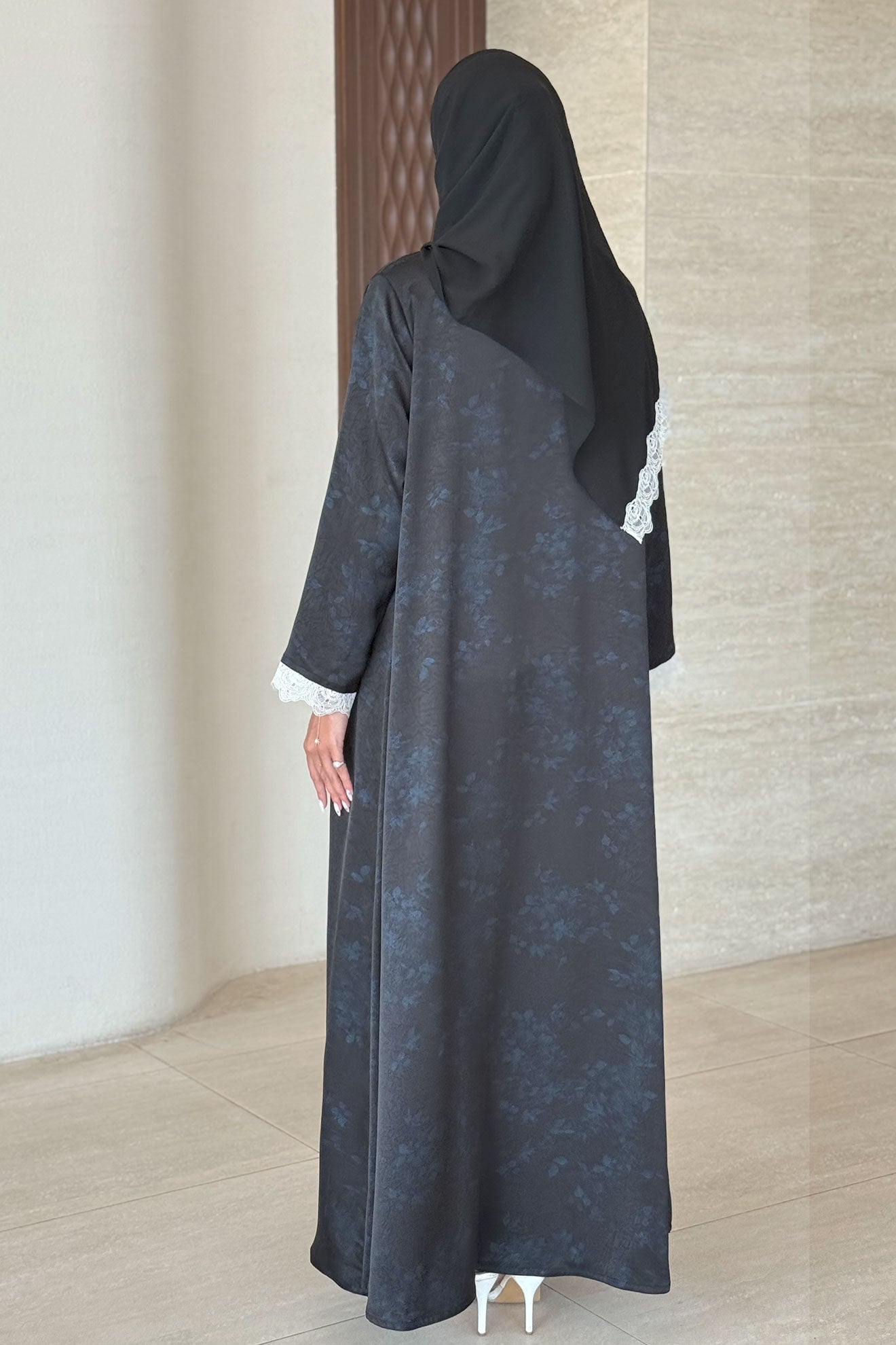 Rosa Navy Abaya