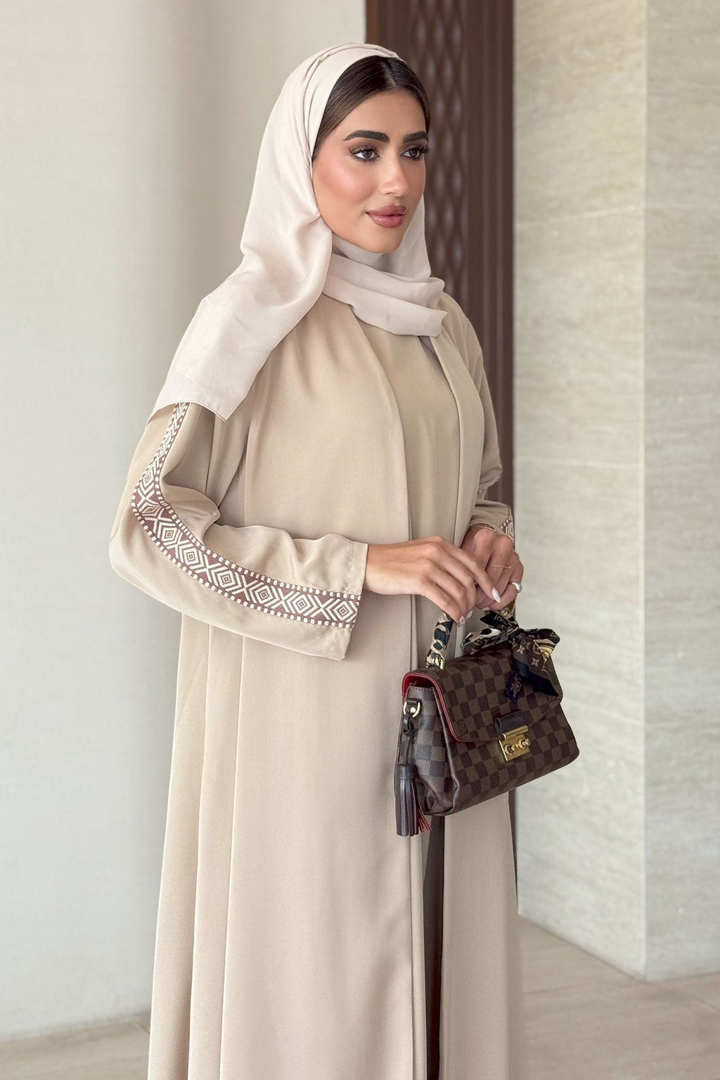 Velo Beige Abaya