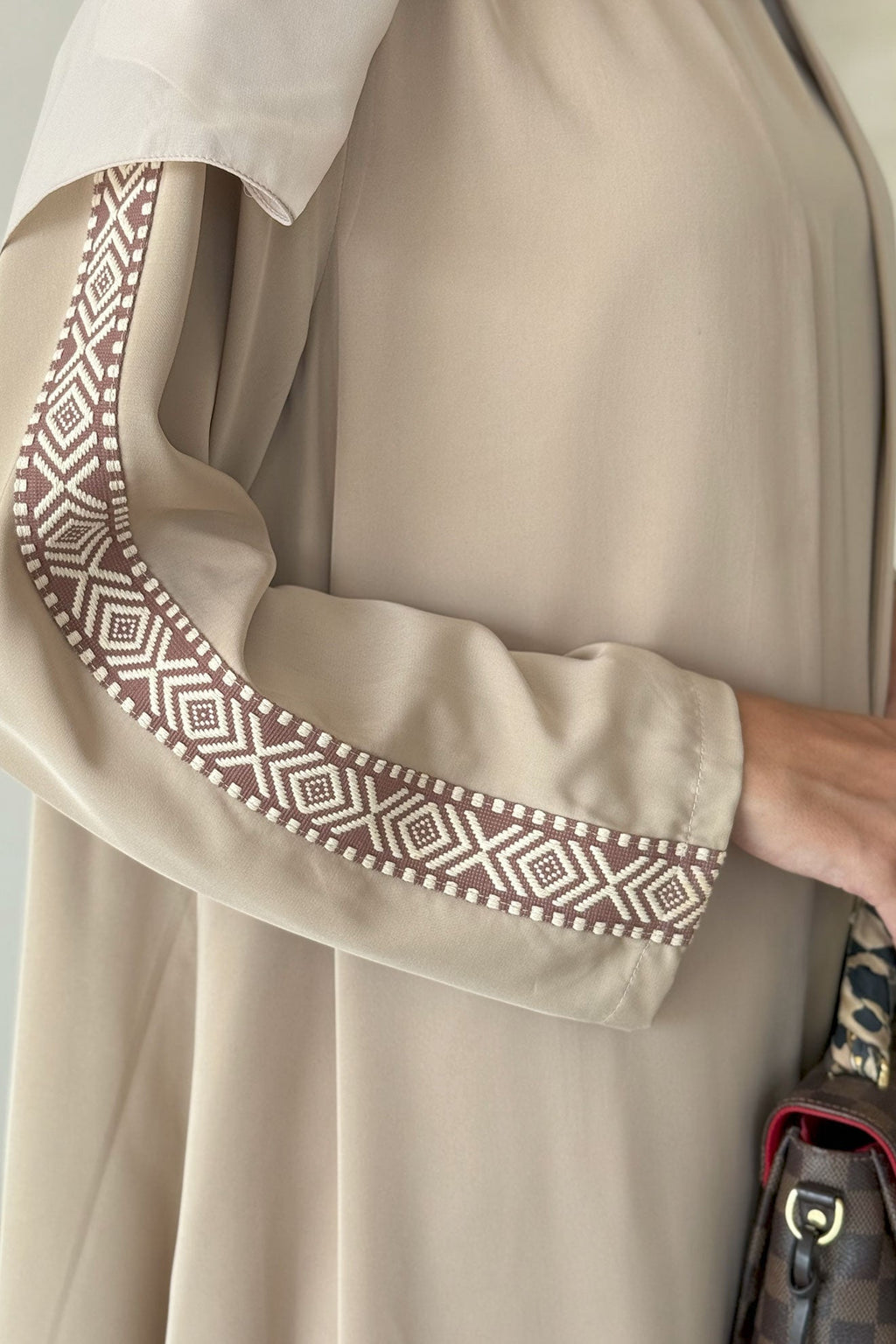 Velo Beige Abaya