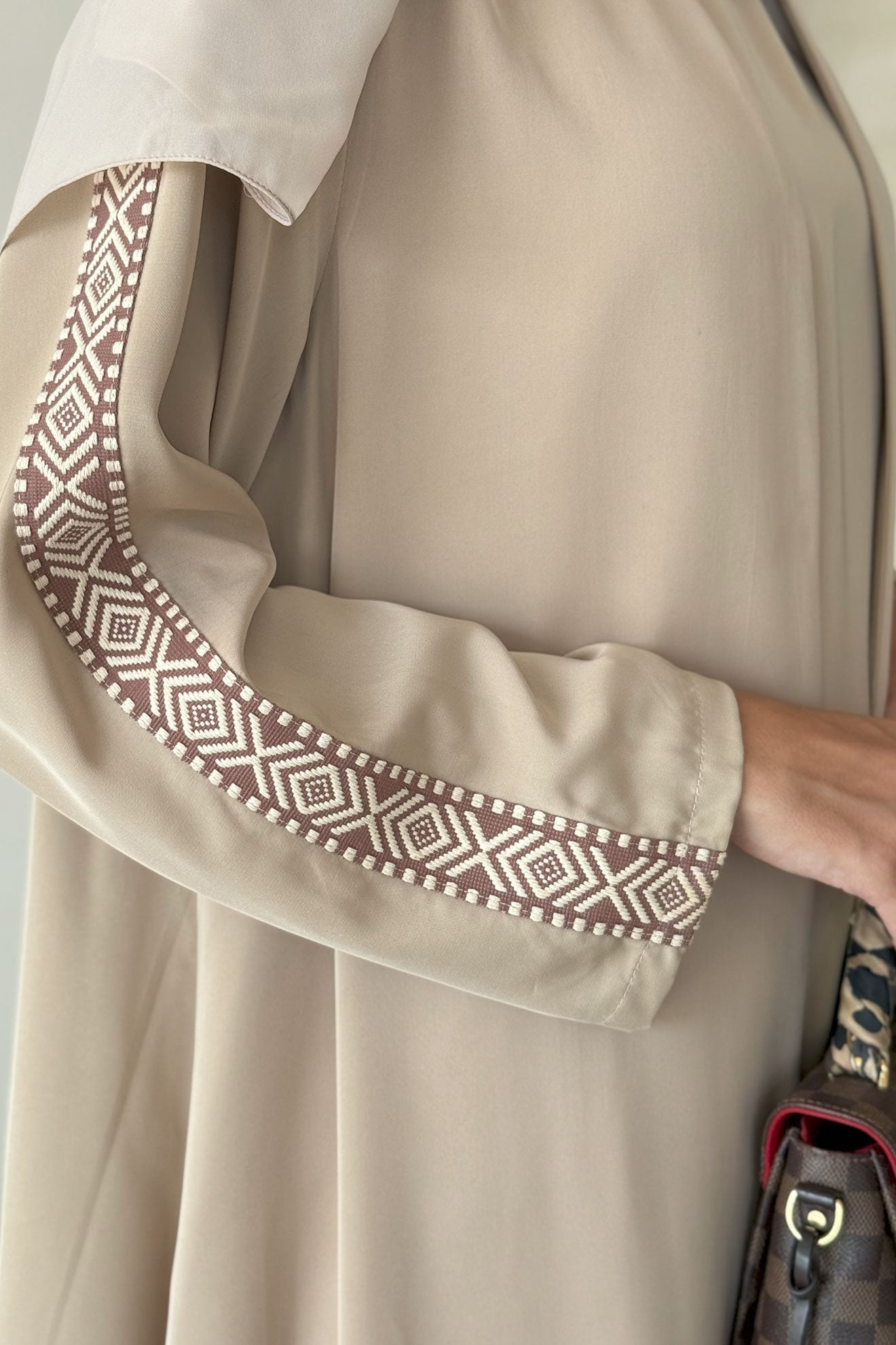 Velo Beige Abaya