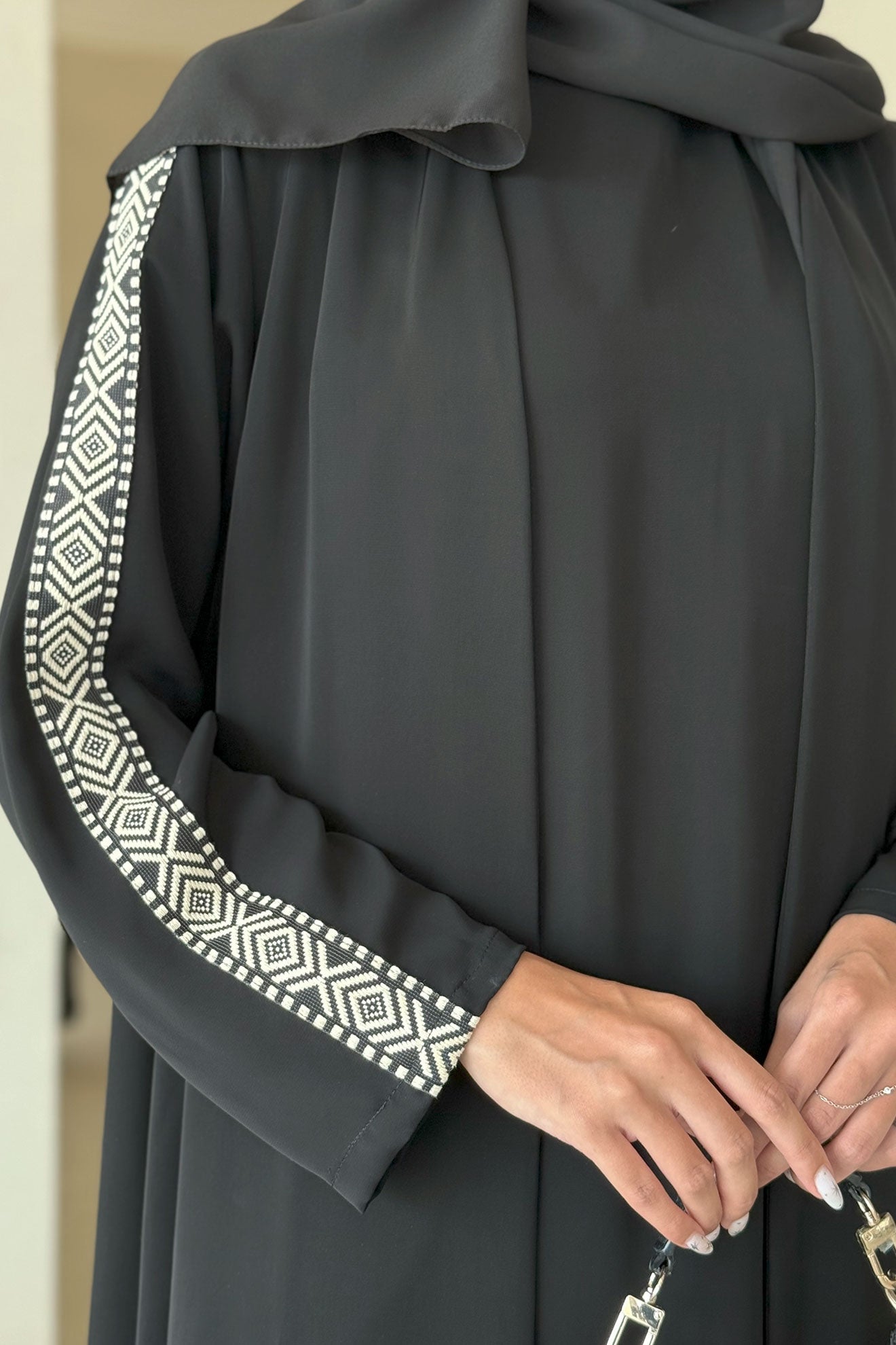 Velo Black Abaya