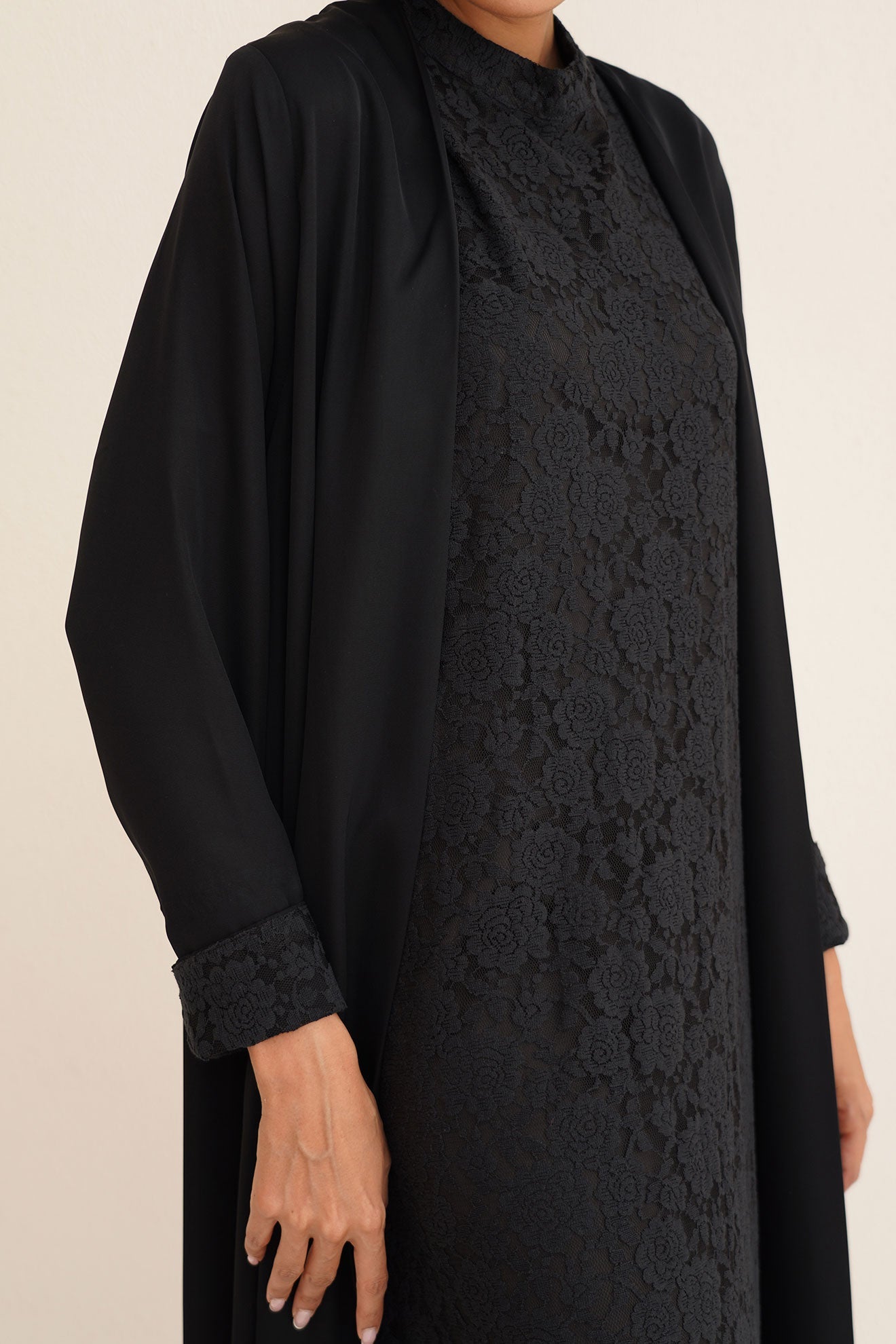 Veloura Black Abaya