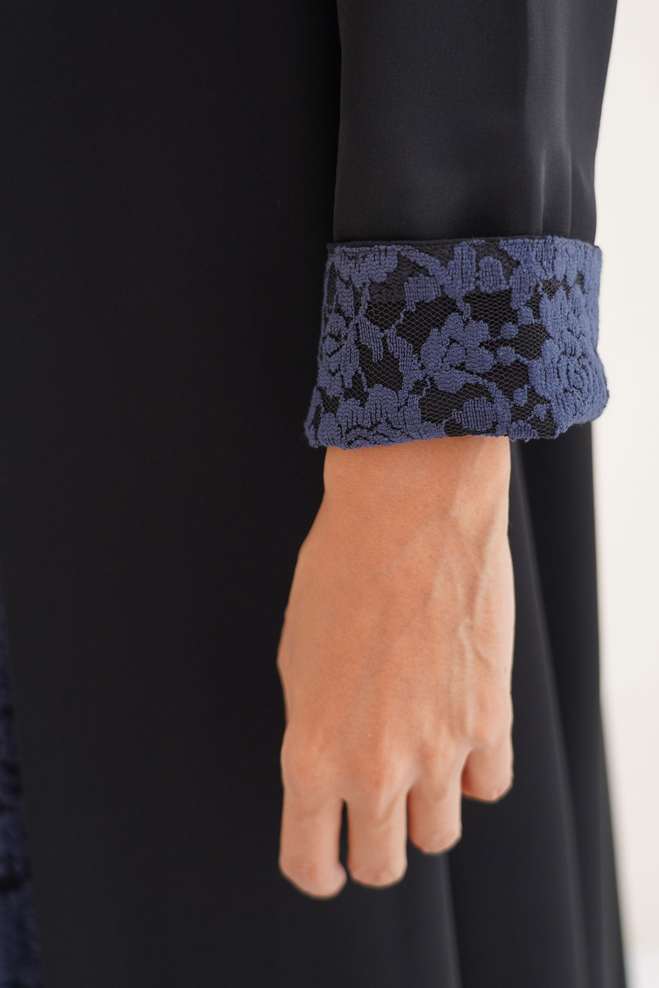 Veloura Navy Black Abaya